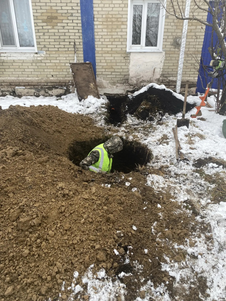 Работы зимой: копка траншеи к септику